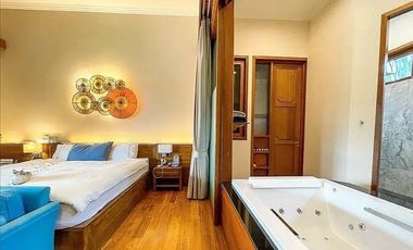 For Rent / Sale Luxury private pool villa along the Ping river and mountain view. Located in making Kaew Subdistrict, Mae Rim District, Chiang Mai.