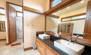 For Rent / Sale Luxury private pool villa along the Ping river and mountain view. Located in making Kaew Subdistrict, Mae Rim District, Chiang Mai.