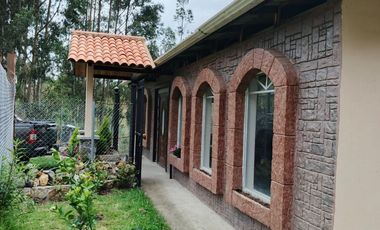 DE VENTA HERMOSA QUINTA CON AMPLIA AREA VERDE, Sector La Raya Ricaurte C1519