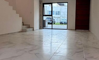 Casa de 3 Habitaciones y Jardín en Venta Ubicada en Cumbres Residencial