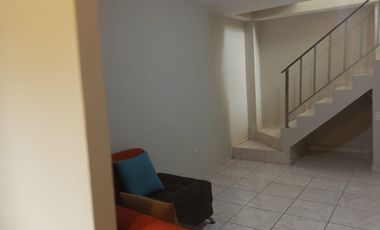 Alquilo departamento de dos plantas en la Garzota