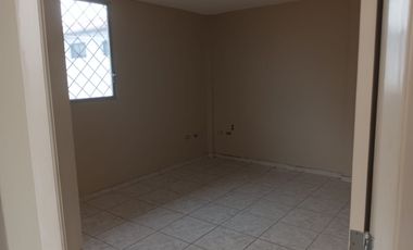 Alquilo departamento de dos plantas en la Garzota