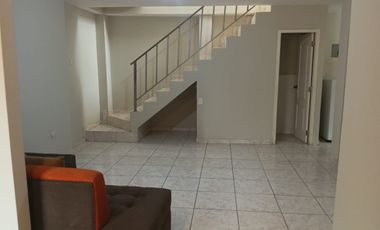 Alquilo departamento de dos plantas en la Garzota