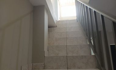 Alquilo departamento de dos plantas en la Garzota