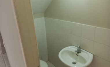 Alquilo departamento de dos plantas en la Garzota