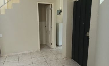 Alquilo departamento de dos plantas en la Garzota