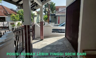 DISEWAKAN RUMAH DEKAT SDK SANG TIMUR