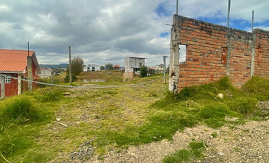 En venta amplio terreno 625m2 (con Iprus) Sector  Chilcapamba  | Vía al Valle