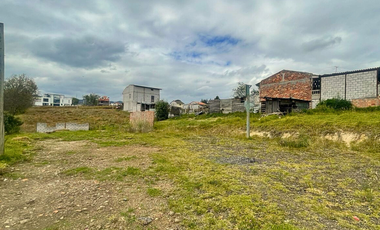 En venta amplio terreno 625m2 (con Iprus) Sector  Chilcapamba  | Vía al Valle