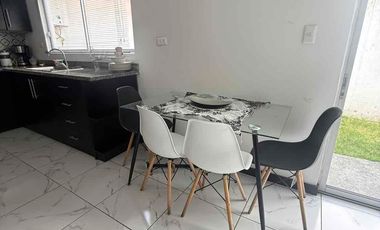 Amplia Casa Amoblada en Renta con espacioso garaje