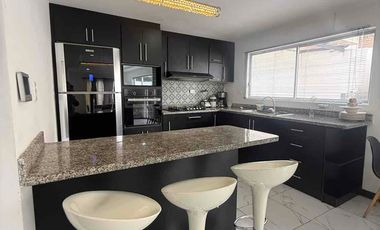 Amplia Casa Amoblada en Renta con espacioso garaje