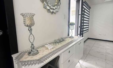 Amplia Casa Amoblada en Renta con espacioso garaje