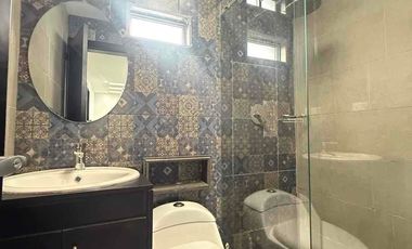 Amplia Casa Amoblada en Renta con espacioso garaje