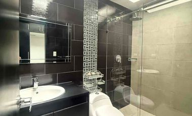 Amplia Casa Amoblada en Renta con espacioso garaje