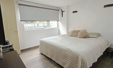 Apartamento de 3 alcobas y servicio en venta. Medellín - Conquistadores
