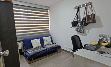 Apartamento de 3 alcobas y servicio en venta. Medellín - Conquistadores