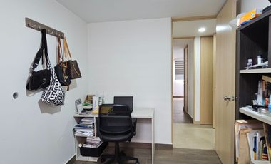 Apartamento de 3 alcobas y servicio en venta. Medellín - Conquistadores