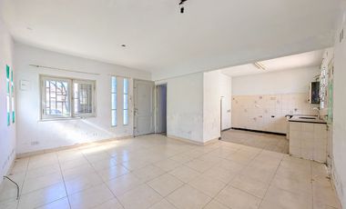 CASA 2 DORMITORIOS-PARRILLERO-GARAGE