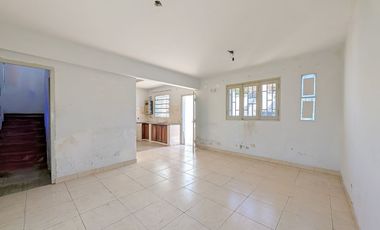 CASA 2 DORMITORIOS-PARRILLERO-GARAGE