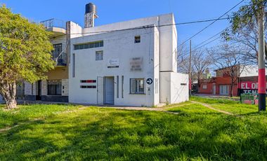 CASA 2 DORMITORIOS-PARRILLERO-GARAGE