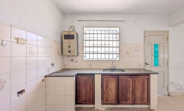 CASA 2 DORMITORIOS-PARRILLERO-GARAGE