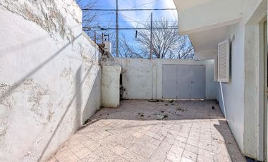 CASA 2 DORMITORIOS-PARRILLERO-GARAGE