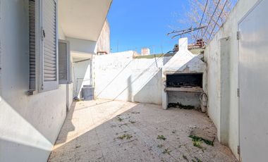 CASA 2 DORMITORIOS-PARRILLERO-GARAGE