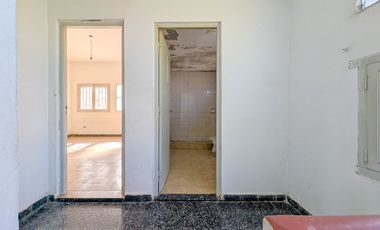 CASA 2 DORMITORIOS-PARRILLERO-GARAGE