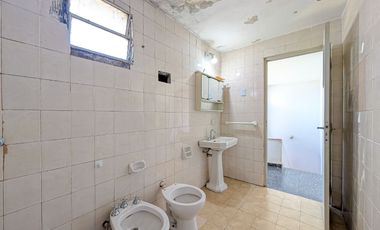 CASA 2 DORMITORIOS-PARRILLERO-GARAGE