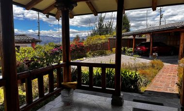 Venta de propiedad semirústica en los Chillos, 2.700m2 de terreno y 452m2 de construcción, piscina privada