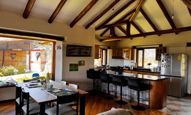 Venta de propiedad semirústica en los Chillos, 2.700m2 de terreno y 452m2 de construcción, piscina privada