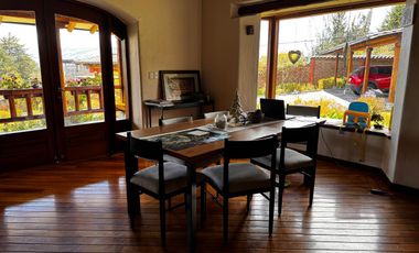 Venta de propiedad semirústica en los Chillos, 2.700m2 de terreno y 452m2 de construcción, piscina privada