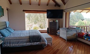 Venta de propiedad semirústica en los Chillos, 2.700m2 de terreno y 452m2 de construcción, piscina privada