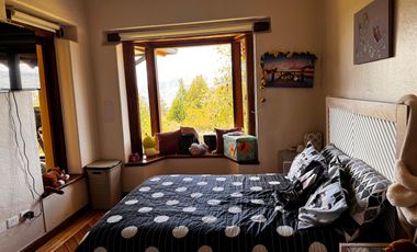 Venta de propiedad semirústica en los Chillos, 2.700m2 de terreno y 452m2 de construcción, piscina privada