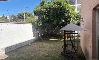 de renta casa vacía o amoblada  amplio jardín  3 habitaciones  3 parqueaderos cubiertos  con porch pérgola más estudio 2 bodegas