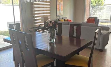 de renta casa vacía o amoblada  amplio jardín  3 habitaciones  3 parqueaderos cubiertos  con porch pérgola más estudio 2 bodegas