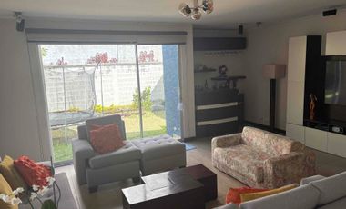 de renta casa vacía o amoblada  amplio jardín  3 habitaciones  3 parqueaderos cubiertos  con porch pérgola más estudio 2 bodegas