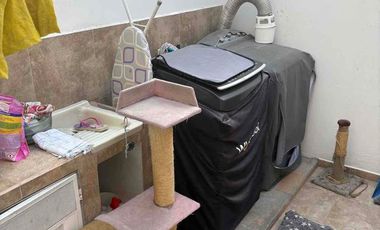 de renta casa vacía o amoblada  amplio jardín  3 habitaciones  3 parqueaderos cubiertos  con porch pérgola más estudio 2 bodegas