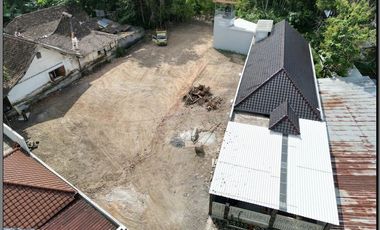 Kos 2 lantai Jl. Kabupaten, Jambon Jogja, 9 pintu, carport muat 2 mobil dan 12 motor lebih