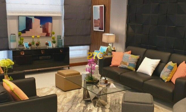 Townhouse for Rent with 3 Parking Slots in San Nicolas, Manila
