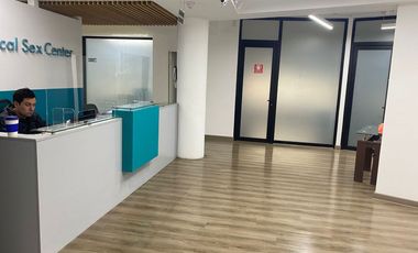 Gran oficina 471 m2, muchos privados, especial cosmética