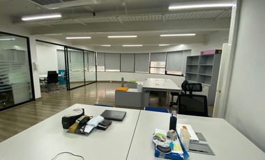 Gran oficina 471 m2, muchos privados, especial cosmética