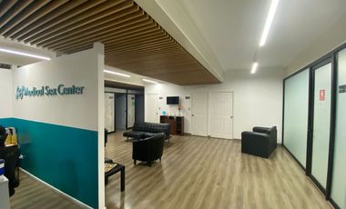 Gran oficina 471 m2, muchos privados, especial cosmética