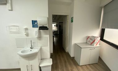 Gran oficina 471 m2, muchos privados, especial cosmética