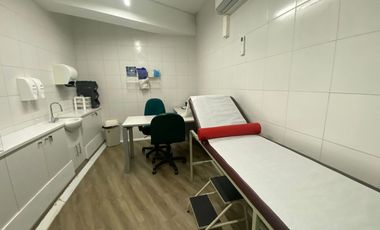 Gran oficina 471 m2, muchos privados, especial cosmética