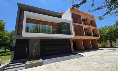 Casa en venta dentro de privada Lum Ha zona Nte pte sobre el blvd Laguitos