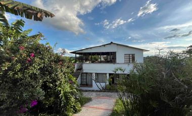 Vendo Finca por la Av. Condina