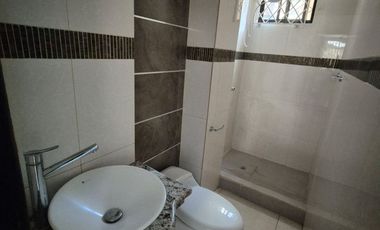 Departamento Semiamoblado en Alquiler en la Alborada,  Planta Baja, 2 Habitaciones, 2 Baños, Parqueo, Norte de Guayaquil.