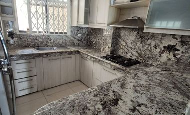 Departamento Semiamoblado en Alquiler en la Alborada,  Planta Baja, 2 Habitaciones, 2 Baños, Parqueo, Norte de Guayaquil.