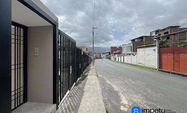 Departamento triplex en venta en sector Estancia Norte cerca de la avenida principal al norte de la ciudad de Loja